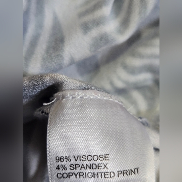 TOMMY BAHAMA Navy and White Stretchy Leaf Print Dress. Size Medium - Picture 11 of 13